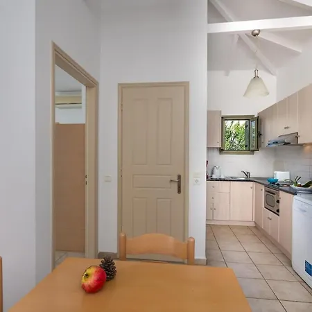 Sleeps 2 Pool Air Con Wifi Gialova