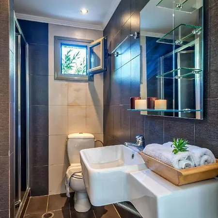 Sleeps 2 Pool Air Con Wifi * Jálova