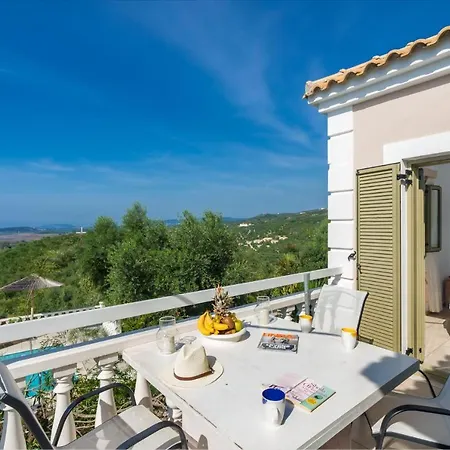 Sleeps 2 Pool Air Con Wifi Villa
