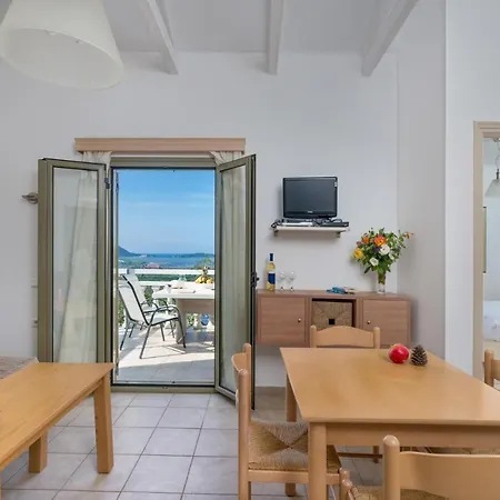 Sleeps 2 Pool Air Con Wifi Gialova