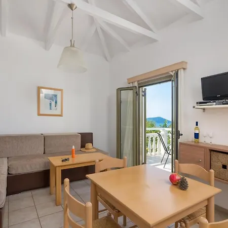 Sleeps 2 Pool Air Con Wifi
